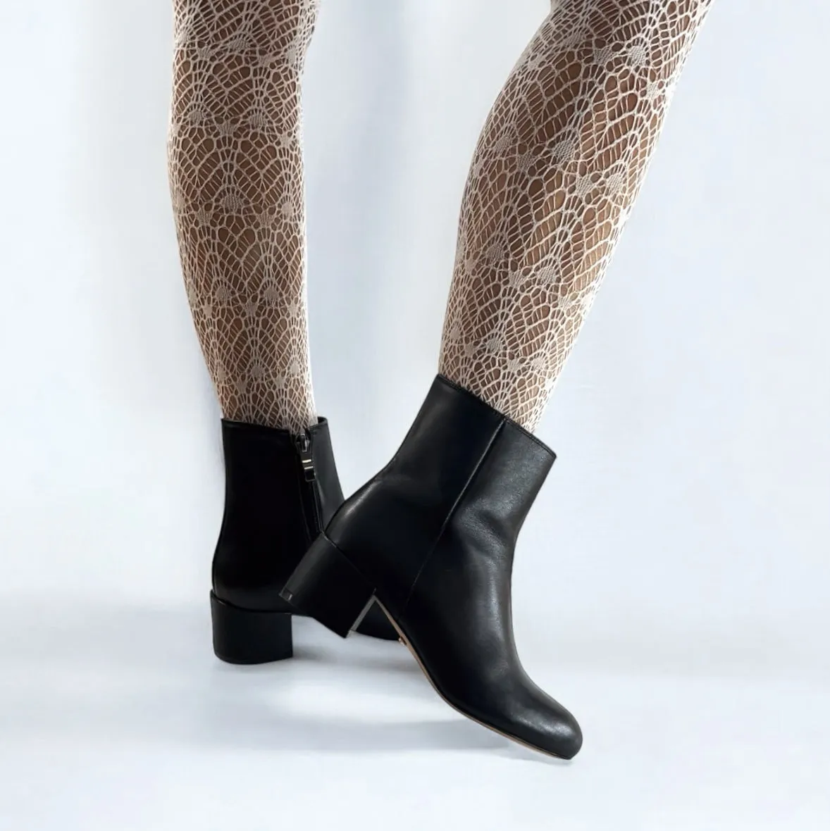 *AMATA - classic black ankle boots