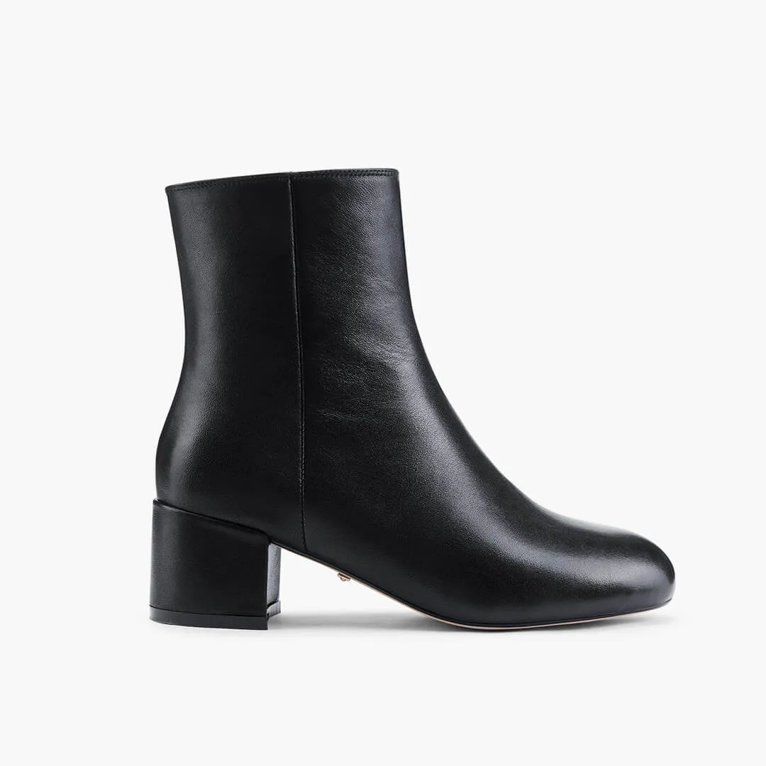 *AMATA - classic black ankle boots