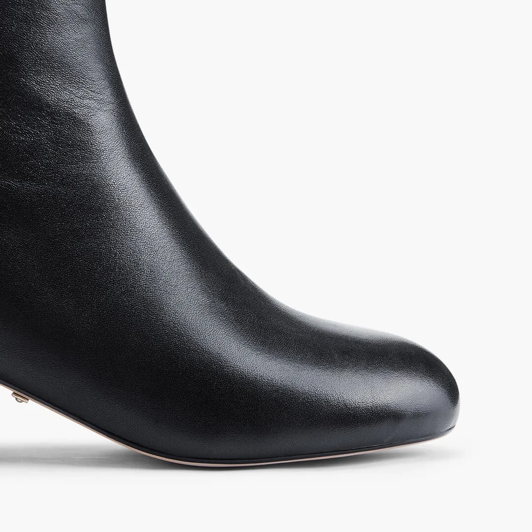 *AMATA - classic black ankle boots