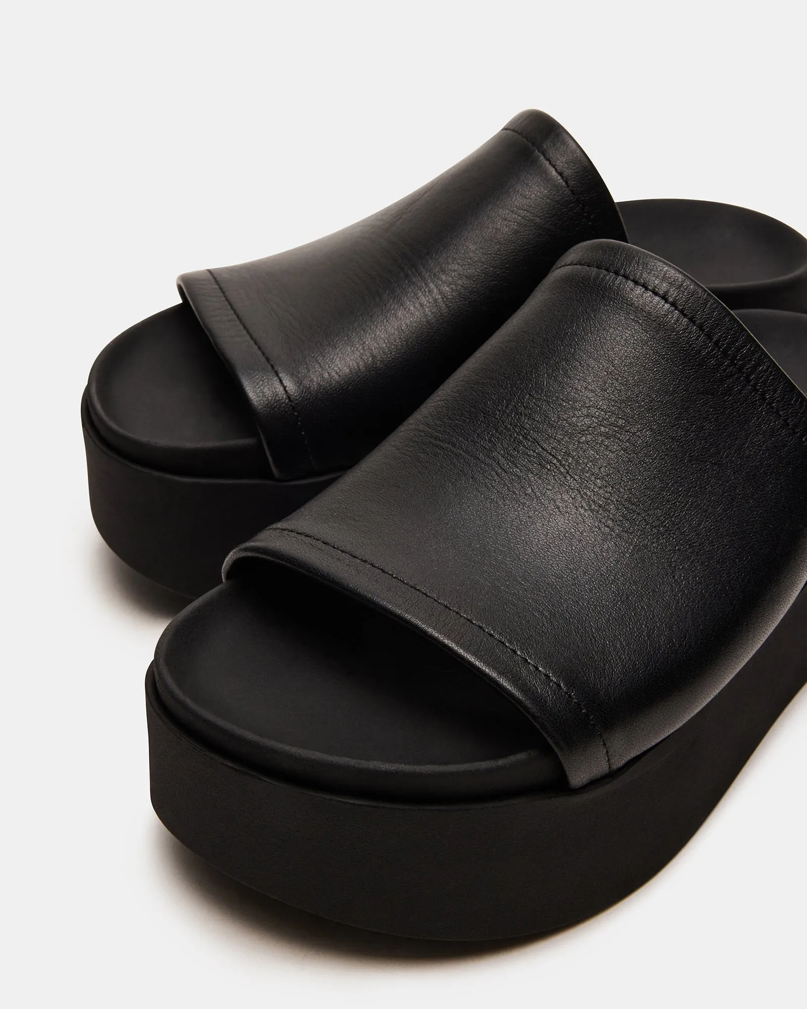 ARWEN BLACK LEATHER