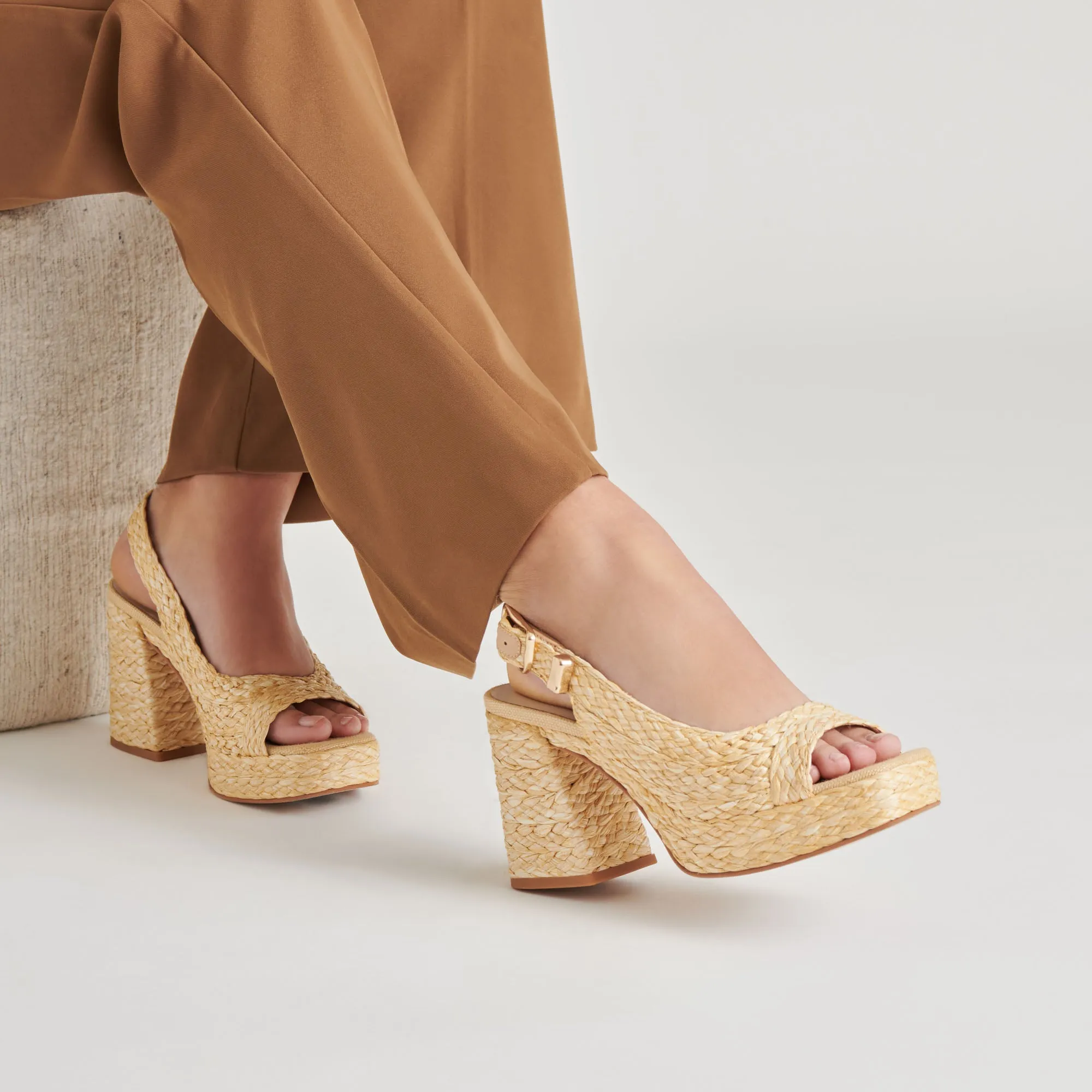FLORES HEELS NATURAL RAFFIA
