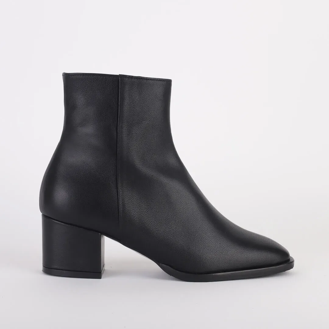 *UK size 2.5 - MOSTO - black , 5cm heels