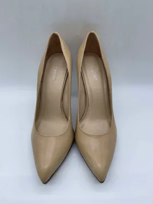 Women's Pegabo Shoes. 8.5