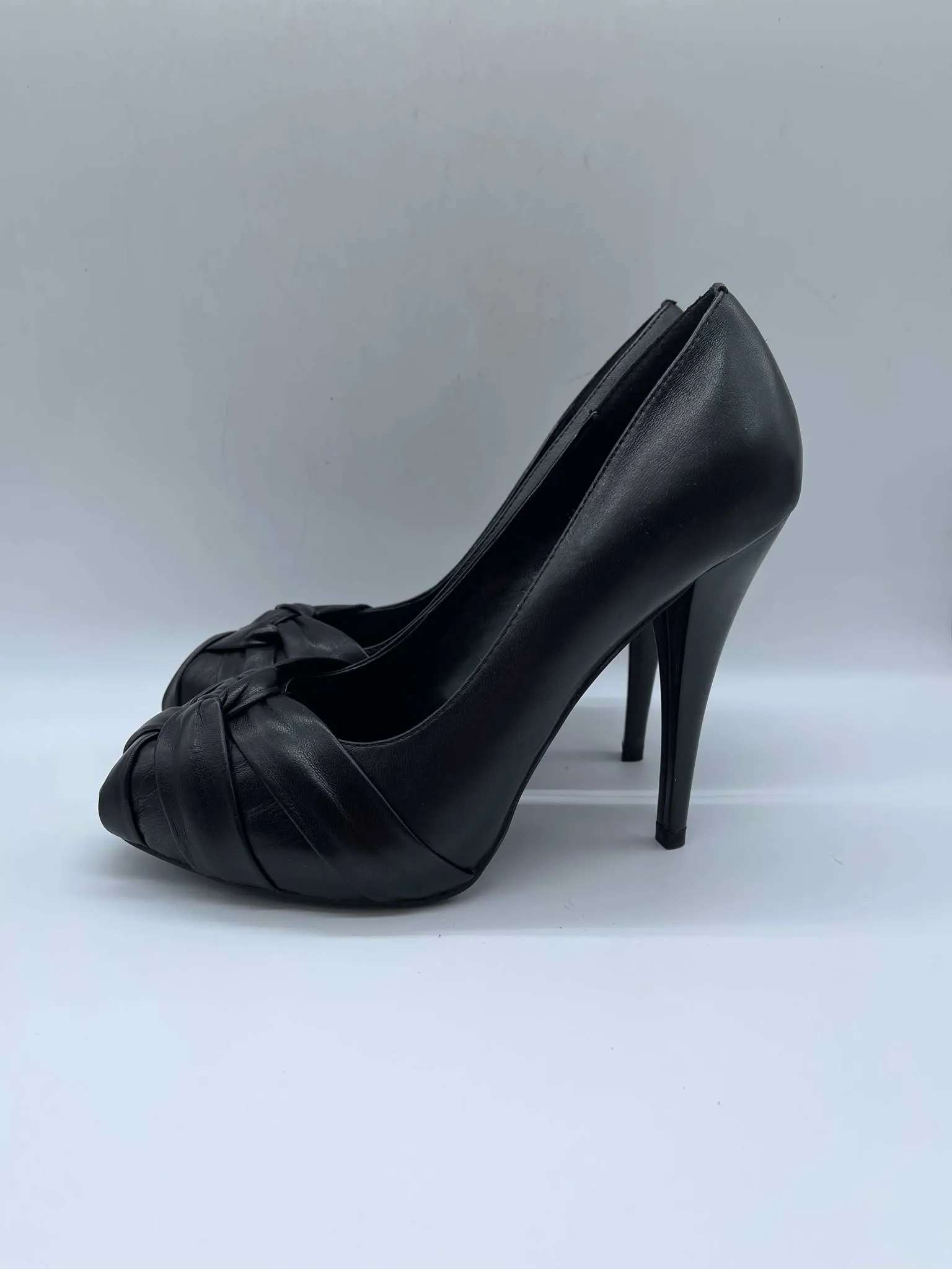 Women's Pegabo Shoes. 8.5