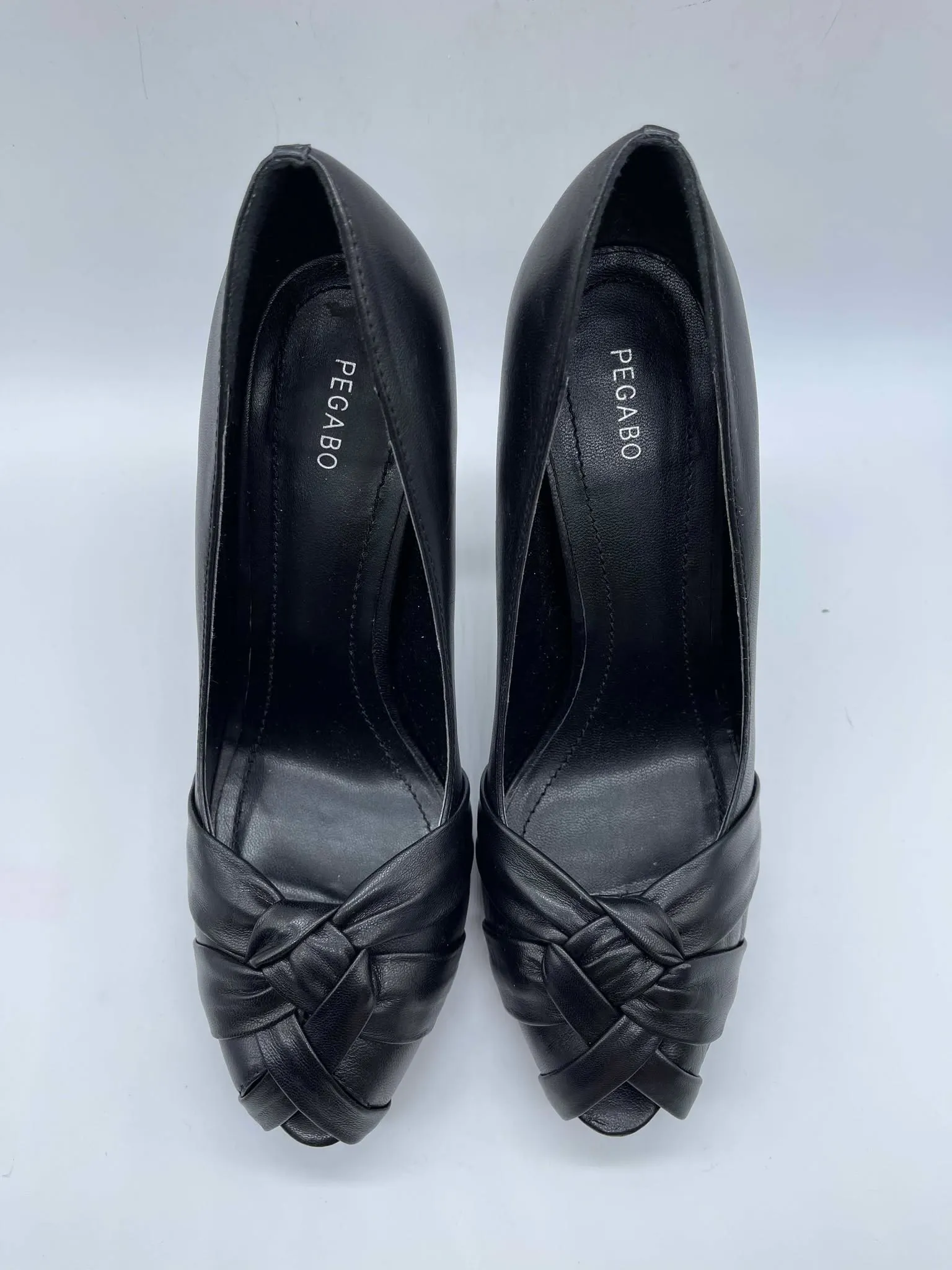 Women's Pegabo Shoes. 8.5