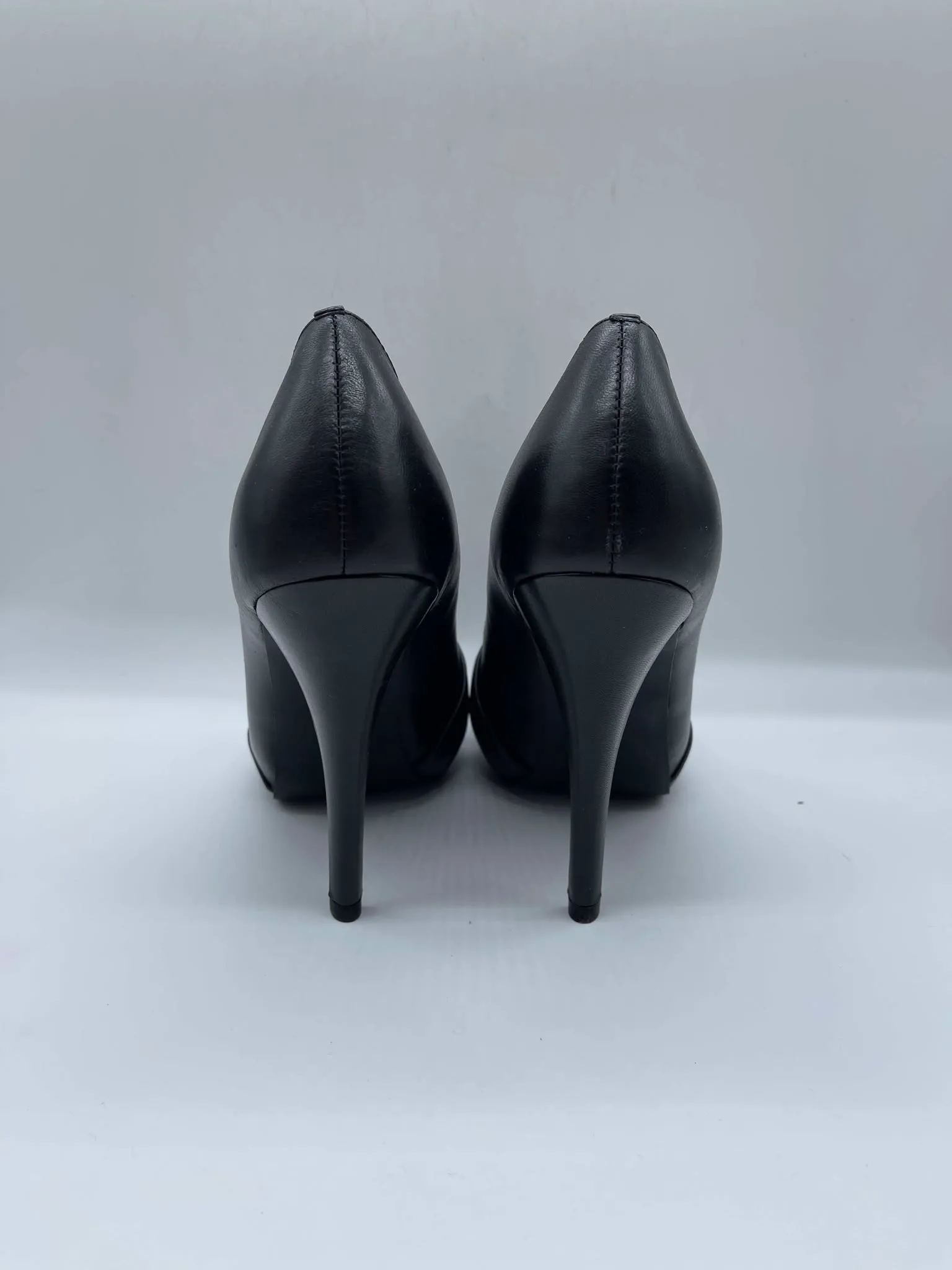 Women's Pegabo Shoes. 8.5