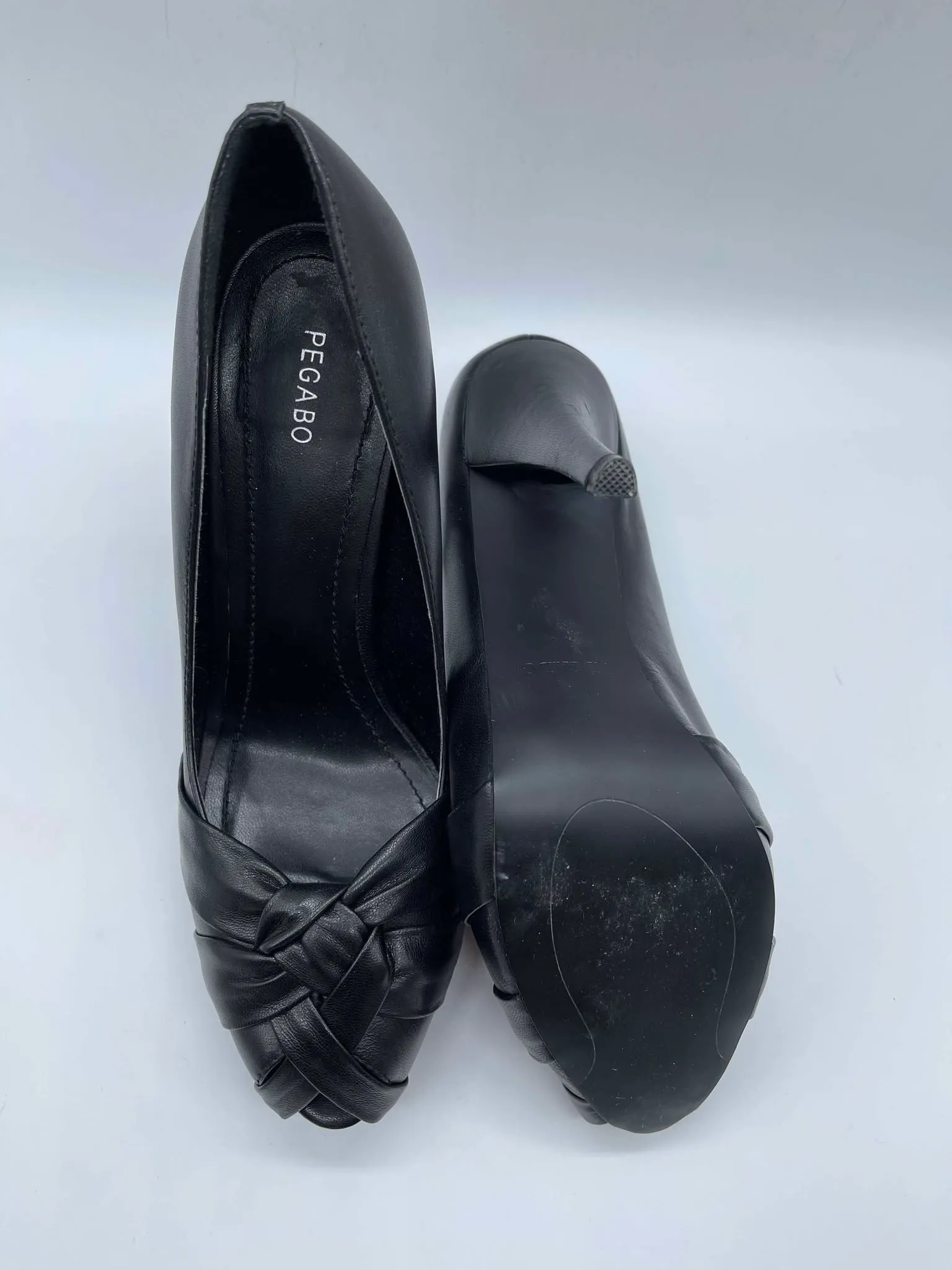 Women's Pegabo Shoes. 8.5
